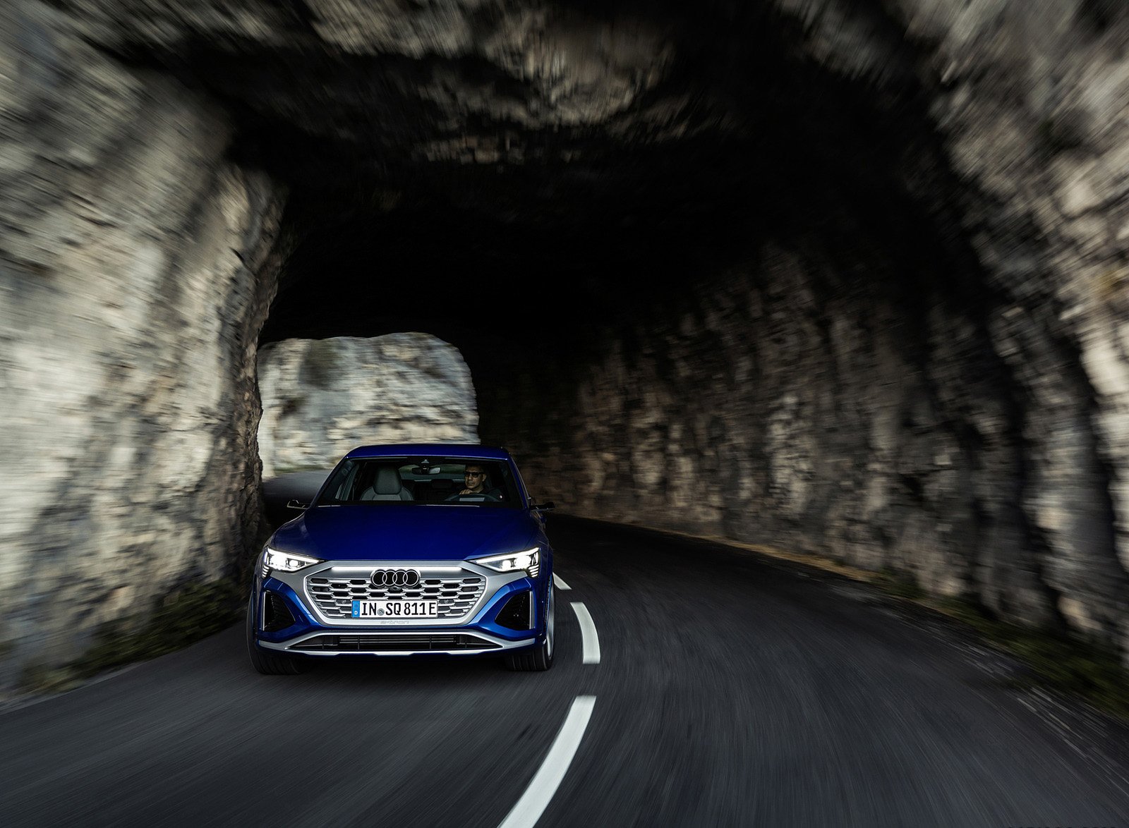 2024 Audi SQ8 Sportback e-tron quattro (Color: Ultra Blue Metallic) Front Wallpapers (5)