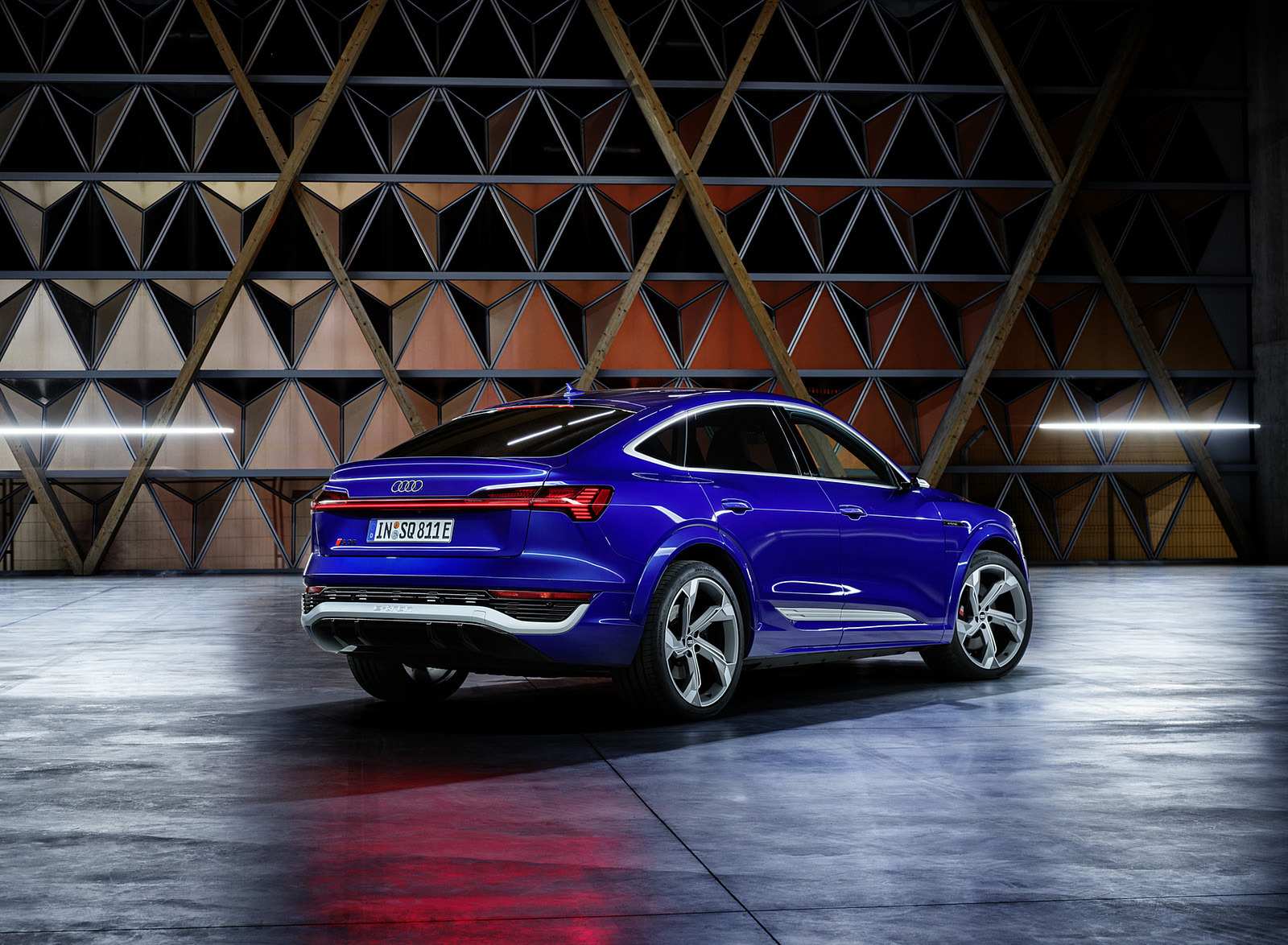 2024 Audi SQ8 Sportback e-tron quattro (Color: Ultra Blue Metallic) Rear Three-Quarter Wallpapers #38 of 62