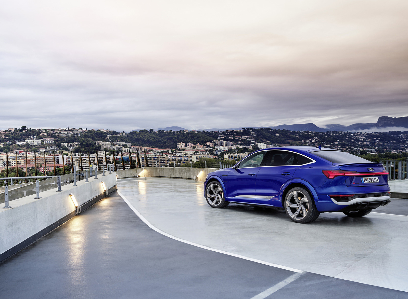 2024 Audi SQ8 Sportback e-tron quattro (Color: Ultra Blue Metallic) Rear Three-Quarter Wallpapers #31 of 62