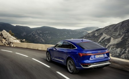 2024 Audi SQ8 Sportback e-tron quattro (Color: Ultra Blue Metallic) Rear Three-Quarter Wallpapers 450x275 (14)