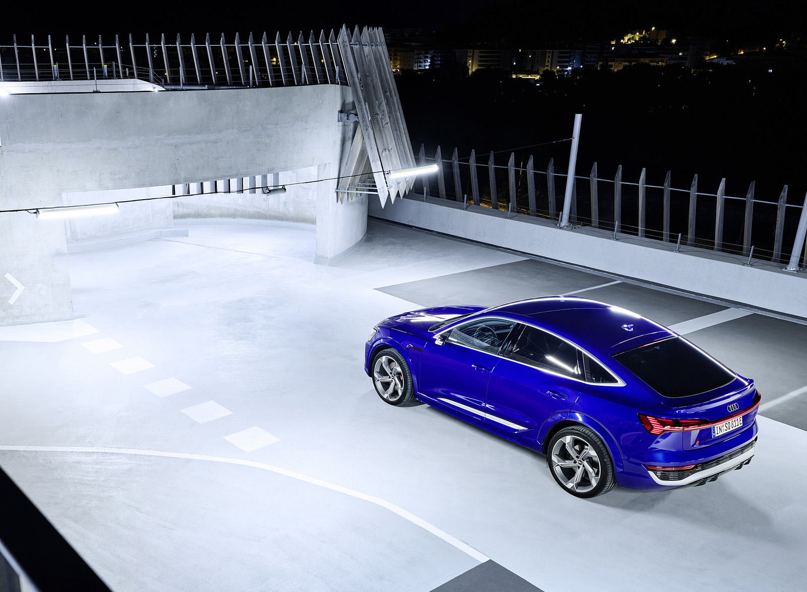 2024 Audi SQ8 Sportback e-tron quattro (Color: Ultra Blue Metallic) Rear Three-Quarter Wallpapers #34 of 62
