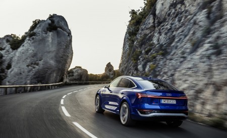2024 Audi SQ8 Sportback e-tron quattro (Color: Ultra Blue Metallic) Rear Three-Quarter Wallpapers 450x275 (2)