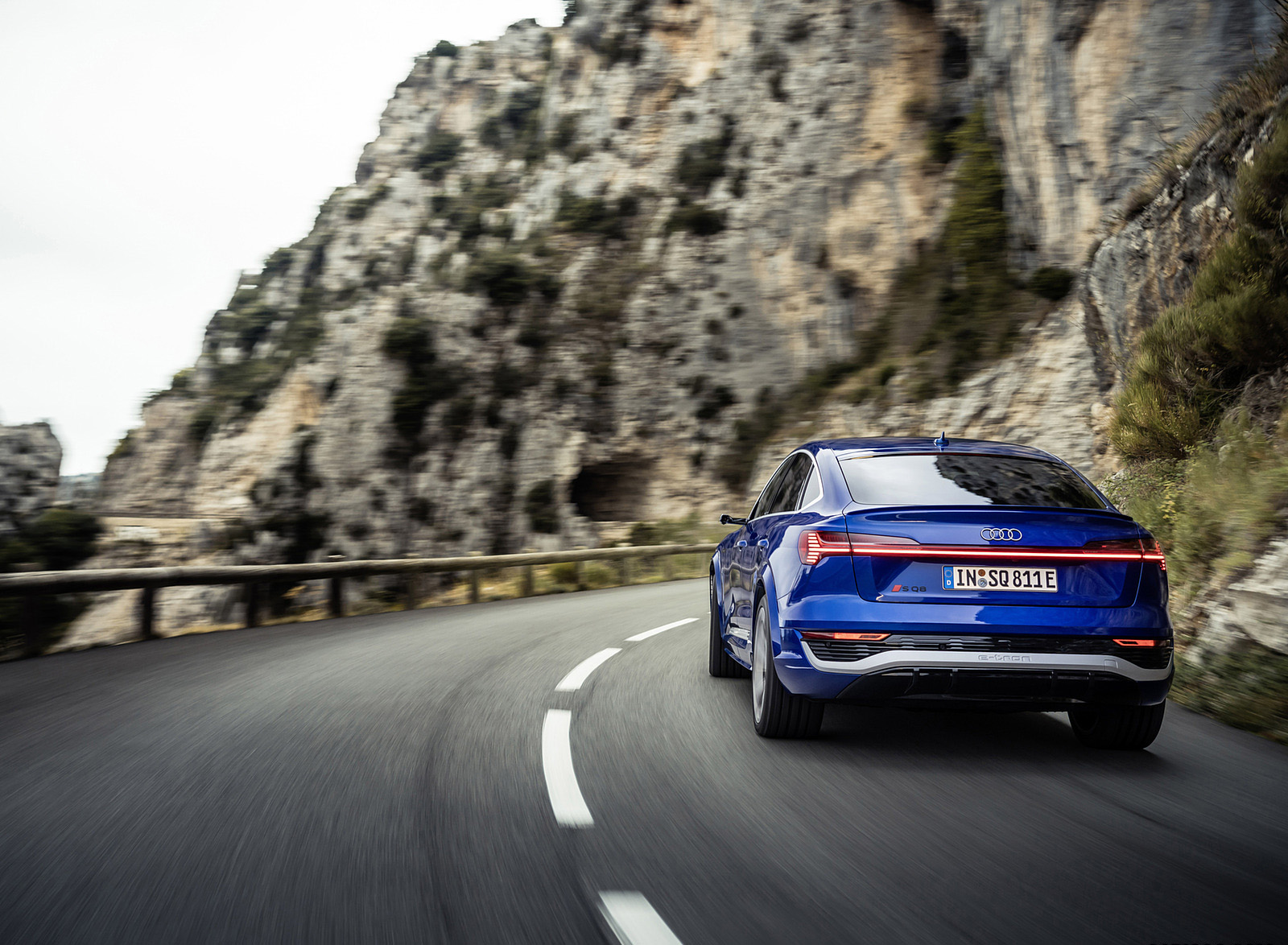 2024 Audi SQ8 Sportback e-tron quattro (Color: Ultra Blue Metallic) Rear Wallpapers (10)