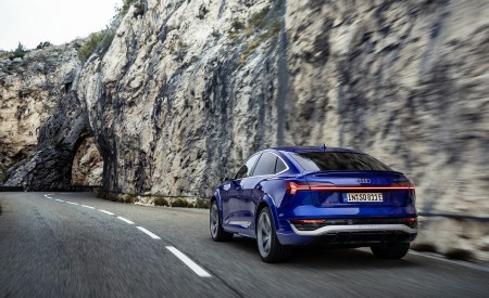 2024 Audi SQ8 Sportback e-tron quattro (Color: Ultra Blue Metallic) Rear Wallpapers 450x275 (12)
