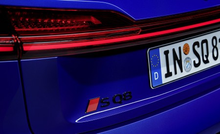 2024 Audi SQ8 Sportback e-tron quattro (Color: Ultra Blue Metallic) Tail Light Wallpapers 450x275 (45)