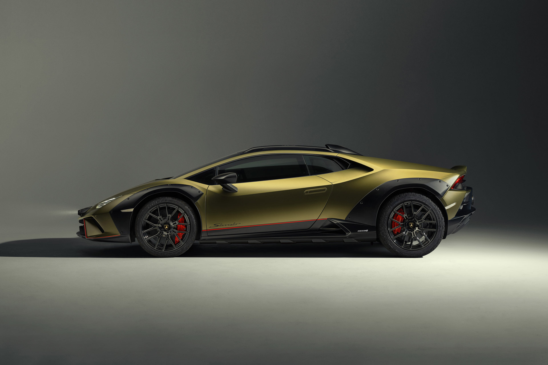 2024 Lamborghini Huracán Sterrato Side Wallpapers #36 of 45