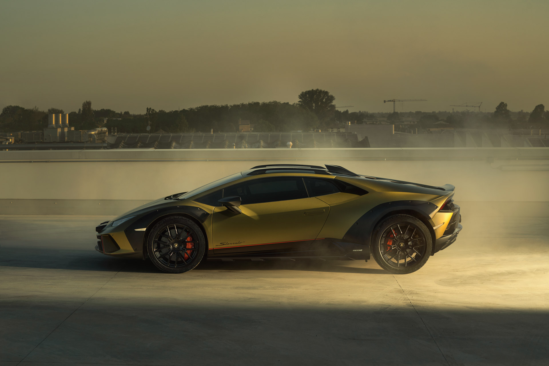 2024 Lamborghini Huracán Sterrato Side Wallpapers (10)