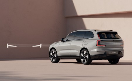 2024 Volvo EX90 Rear Three-Quarter Wallpapers 450x275 (13)