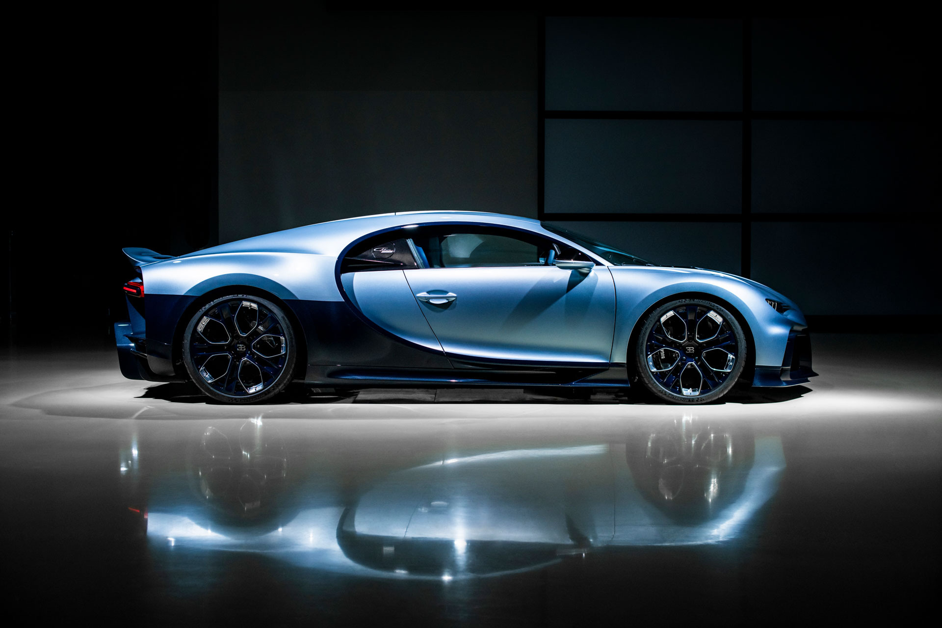 2022 Bugatti Chiron Profilée Side Wallpapers #26 of 54
