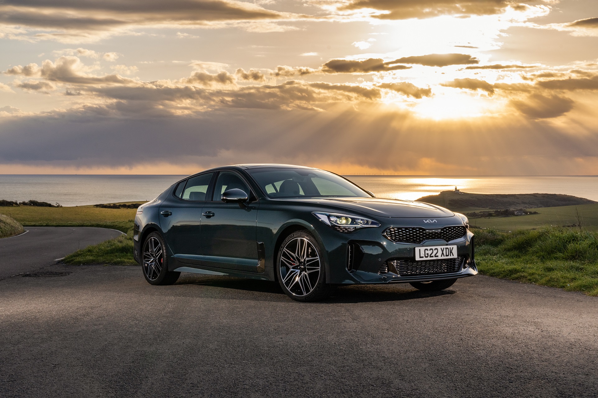 2022 Kia Stinger GT (UK-Spec) Front Three-Quarter Wallpapers (5)