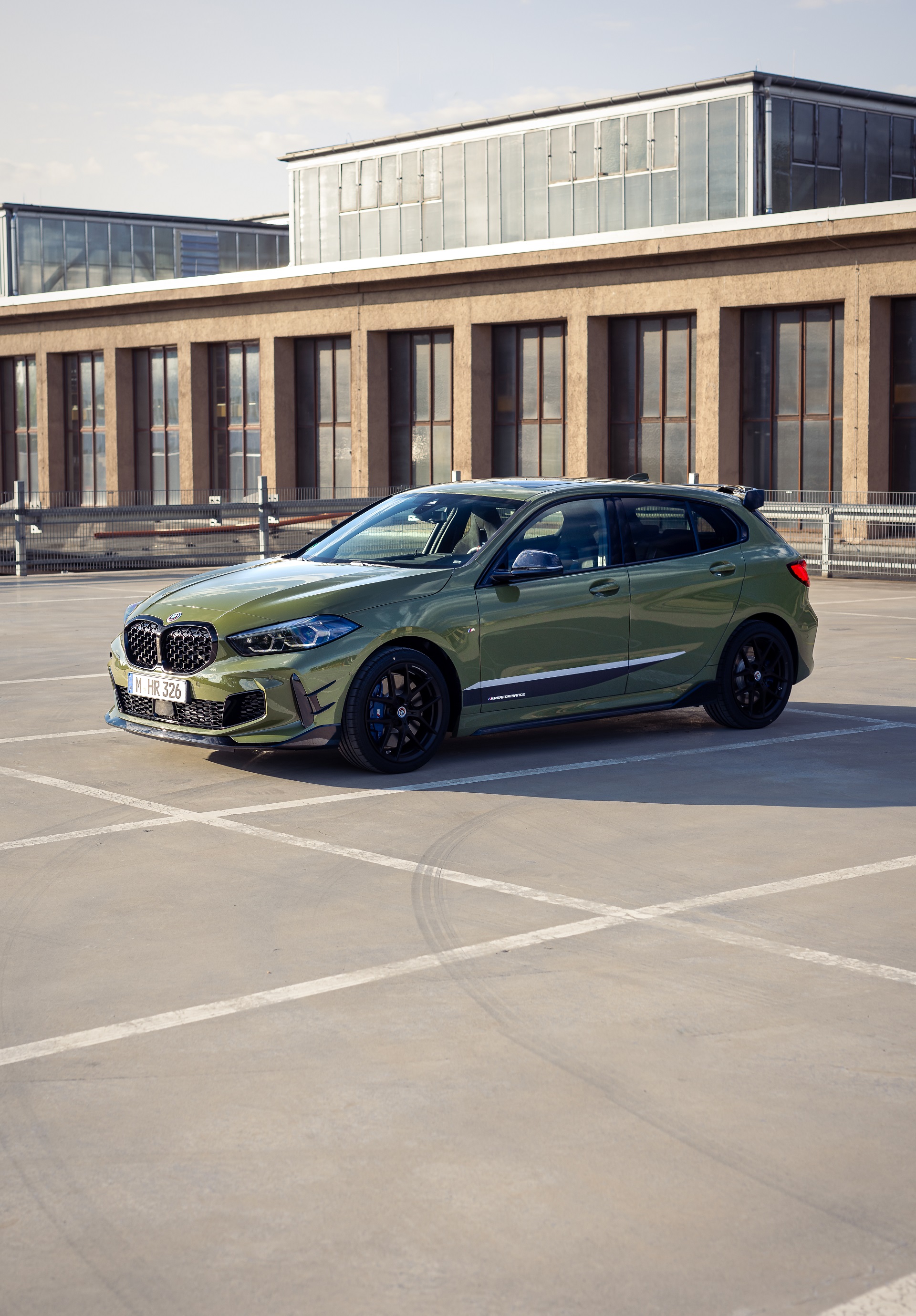2023 BMW M135i xDrive M Performance Parts (Color: Urban Green) Front Three-Quarter Wallpapers #11 of 29