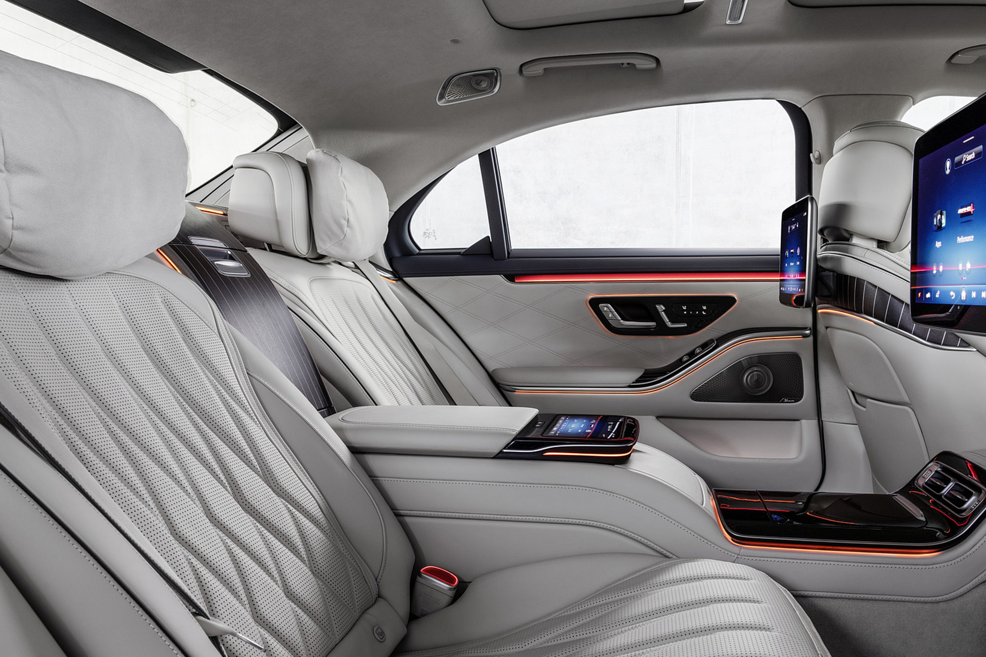 2023 Mercedes-AMG S 63 E PERFORMANCE (Color: MANUFAKTUR Cashmere White Magno) Interior Rear Seats Wallpapers #36 of 161