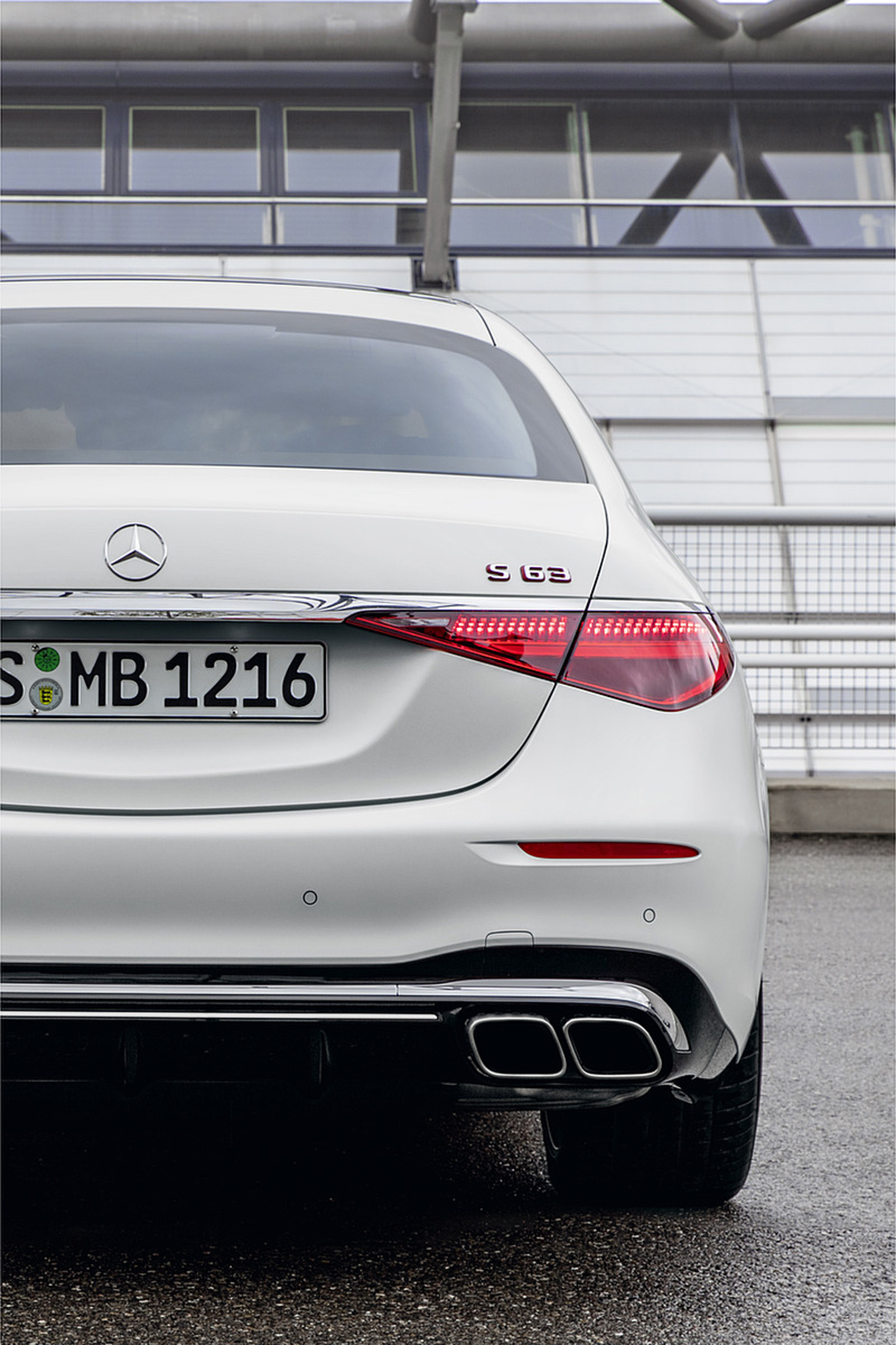 2023 Mercedes-AMG S 63 E PERFORMANCE (Color: MANUFAKTUR Cashmere White Magno) Tail Light Wallpapers #32 of 161