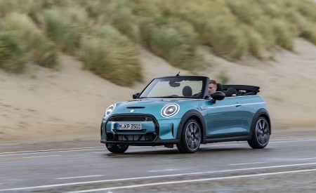 2023 Mini Cooper S Convertible Seaside Edition (Color: Caribbean Aqua) Front Three-Quarter Wallpapers 450x275 (16)