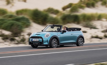 2023 Mini Cooper S Convertible Seaside Edition (Color: Caribbean Aqua) Front Three-Quarter Wallpapers 450x275 (7)