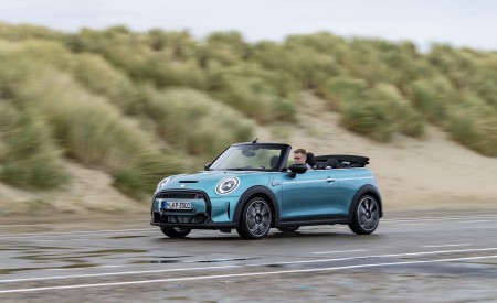 2023 Mini Cooper S Convertible Seaside Edition (Color: Caribbean Aqua) Front Three-Quarter Wallpapers 450x275 (17)