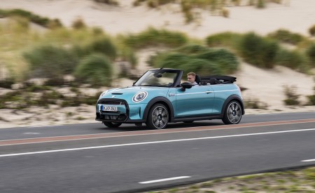 2023 Mini Cooper S Convertible Seaside Edition (Color: Caribbean Aqua) Front Three-Quarter Wallpapers 450x275 (8)