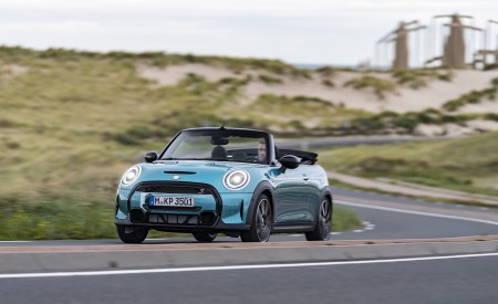 2023 Mini Cooper S Convertible Seaside Edition (Color: Caribbean Aqua) Front Three-Quarter Wallpapers 450x275 (3)