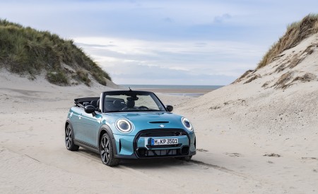 2023 Mini Cooper S Convertible Seaside Edition (Color: Caribbean Aqua) Front Three-Quarter Wallpapers 450x275 (23)