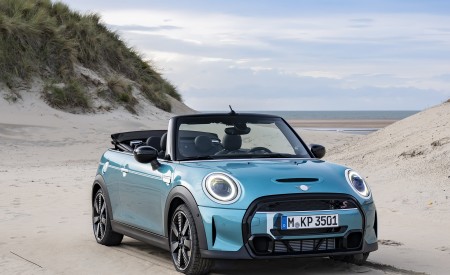 2023 Mini Cooper S Convertible Seaside Edition (Color: Caribbean Aqua) Front Three-Quarter Wallpapers 450x275 (24)