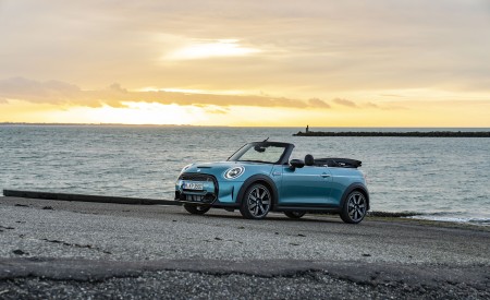 2023 Mini Cooper S Convertible Seaside Edition (Color: Caribbean Aqua) Rear Three-Quarter Wallpapers 450x275 (37)