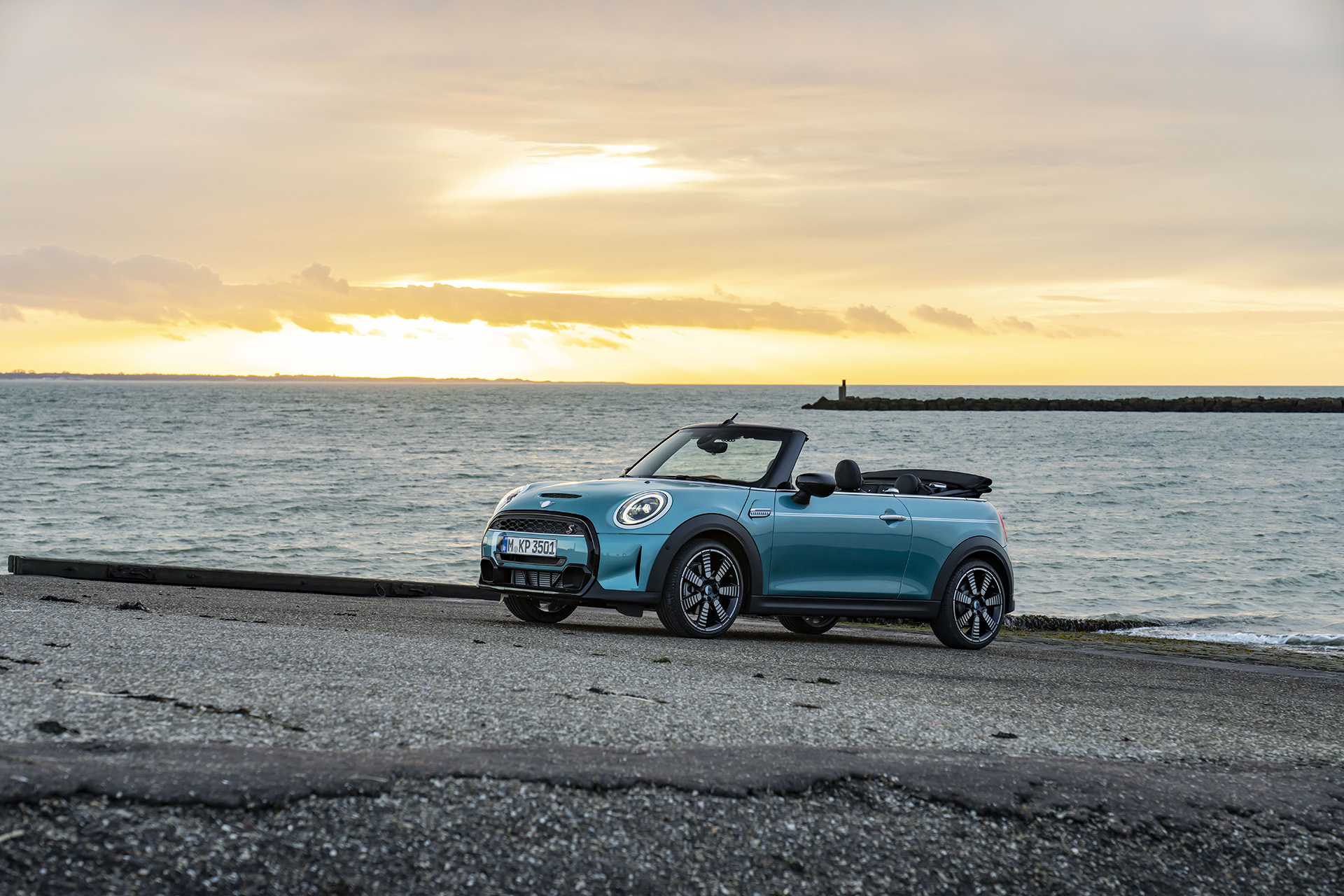 2023 Mini Cooper S Convertible Seaside Edition (Color: Caribbean Aqua) Rear Three-Quarter Wallpapers #37 of 133