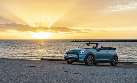 2023 Mini Cooper S Convertible Seaside Edition (Color: Caribbean Aqua) Rear Three-Quarter Wallpapers 450x275 (38)