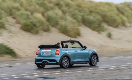 2023 Mini Cooper S Convertible Seaside Edition (Color: Caribbean Aqua) Rear Three-Quarter Wallpapers 450x275 (19)