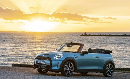 2023 Mini Cooper S Convertible Seaside Edition (Color: Caribbean Aqua) Rear Three-Quarter Wallpapers 450x275 (39)