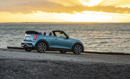 2023 Mini Cooper S Convertible Seaside Edition (Color: Caribbean Aqua) Rear Three-Quarter Wallpapers 450x275 (42)