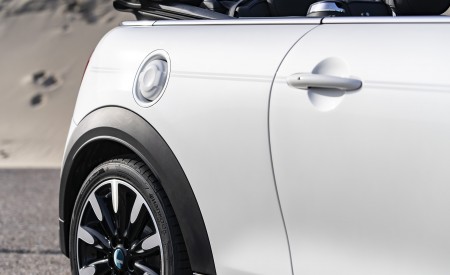 2023 Mini Cooper S Convertible Seaside Edition (Color: Nanuq White) Detail Wallpapers 450x275 (124)