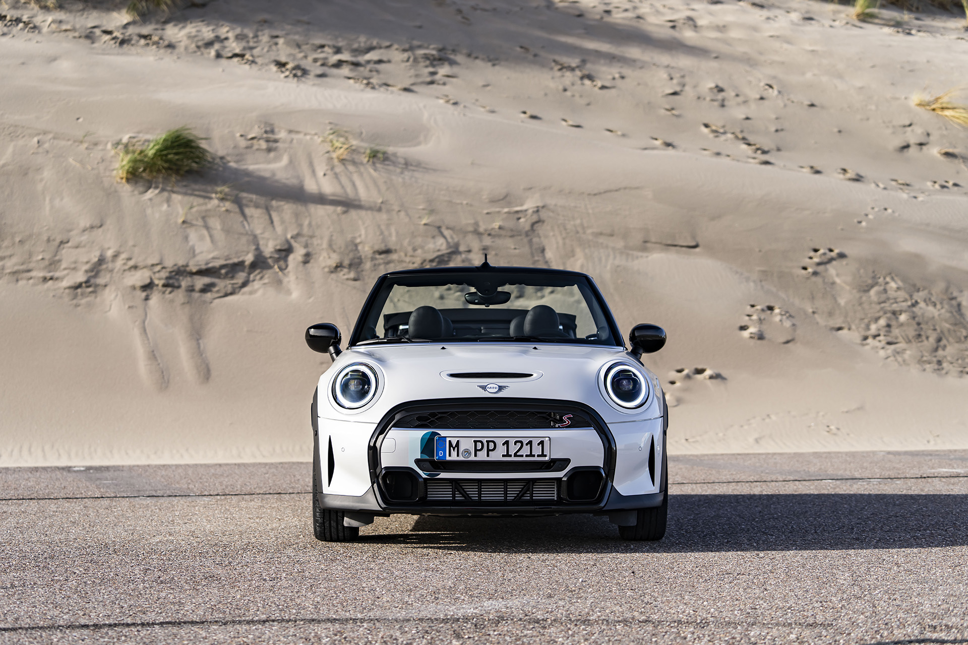 2023 Mini Cooper S Convertible Seaside Edition (Color: Nanuq White) Front Wallpapers #104 of 133