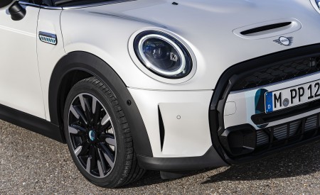2023 Mini Cooper S Convertible Seaside Edition (Color: Nanuq White) Front Wallpapers 450x275 (116)