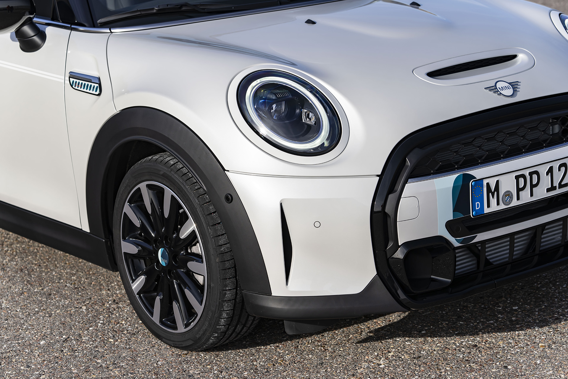 2023 Mini Cooper S Convertible Seaside Edition (Color: Nanuq White) Front Wallpapers #116 of 133