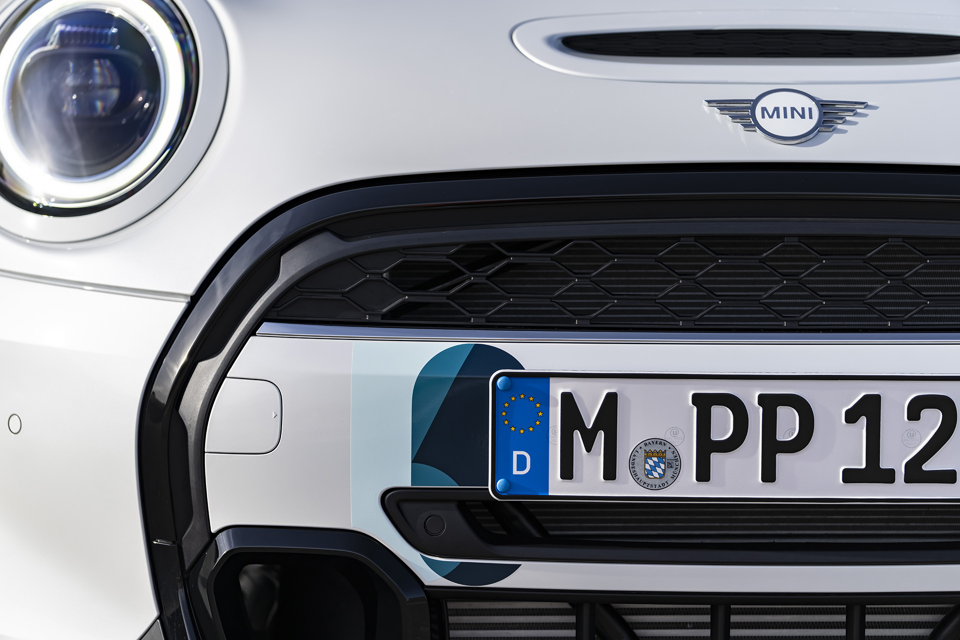 2023 Mini Cooper S Convertible Seaside Edition (Color: Nanuq White) Grille Wallpapers #119 of 133