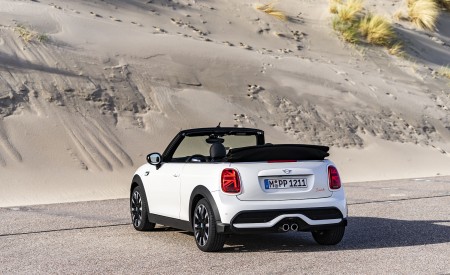 2023 Mini Cooper S Convertible Seaside Edition (Color: Nanuq White) Rear Three-Quarter Wallpapers 450x275 (107)