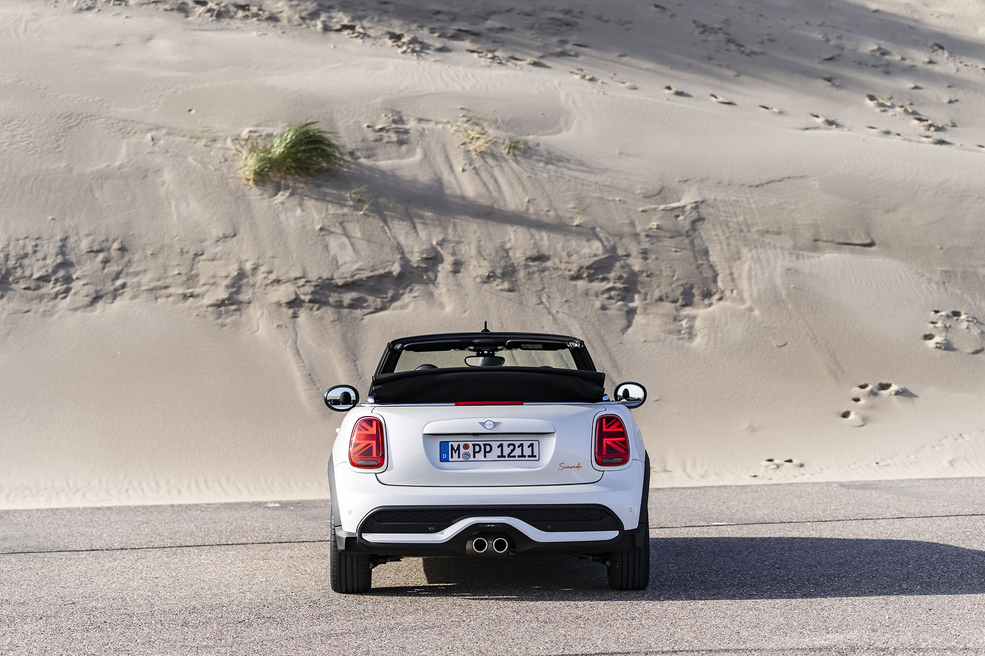2023 Mini Cooper S Convertible Seaside Edition (Color: Nanuq White) Rear Wallpapers #109 of 133