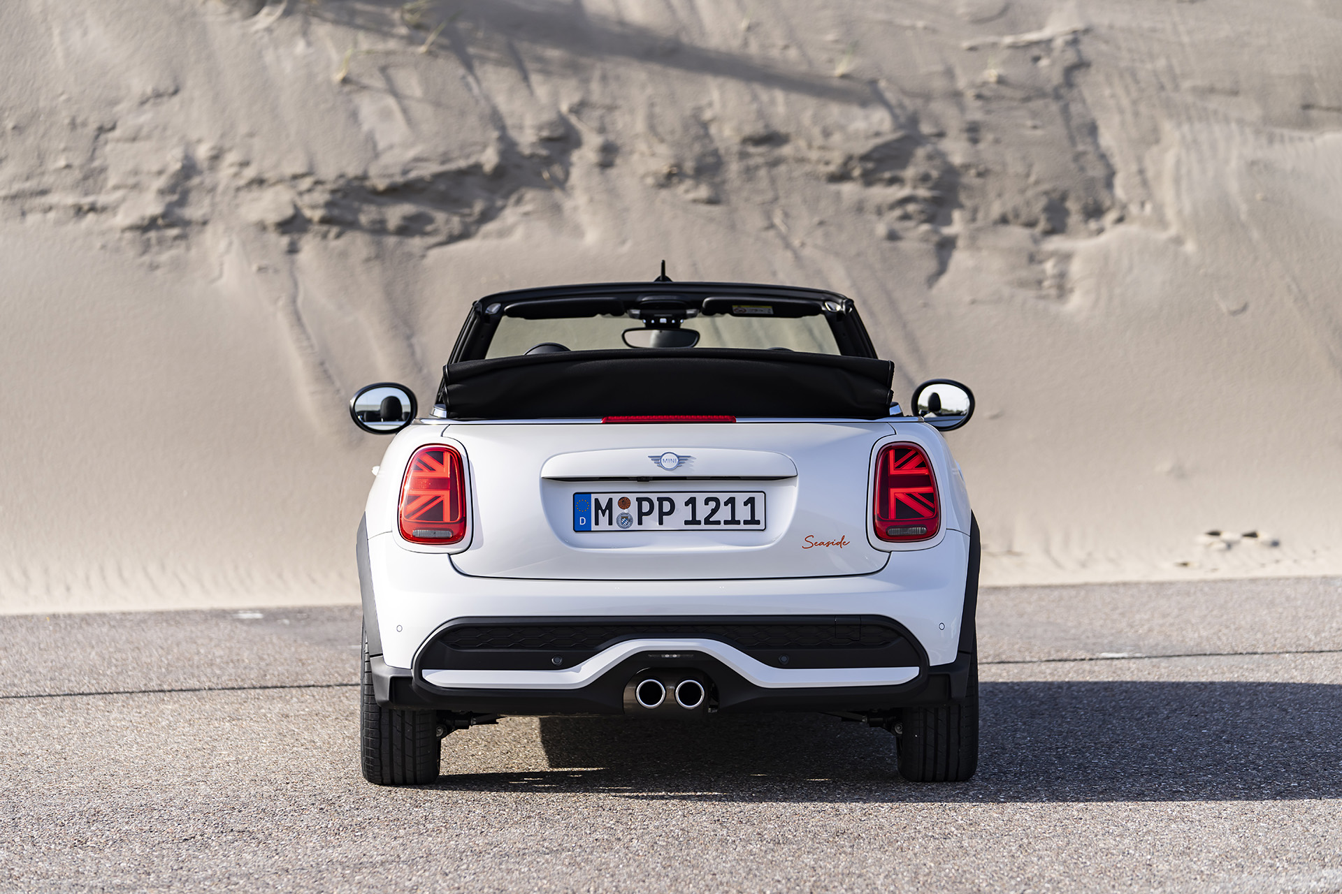 2023 Mini Cooper S Convertible Seaside Edition (Color: Nanuq White) Rear Wallpapers #110 of 133