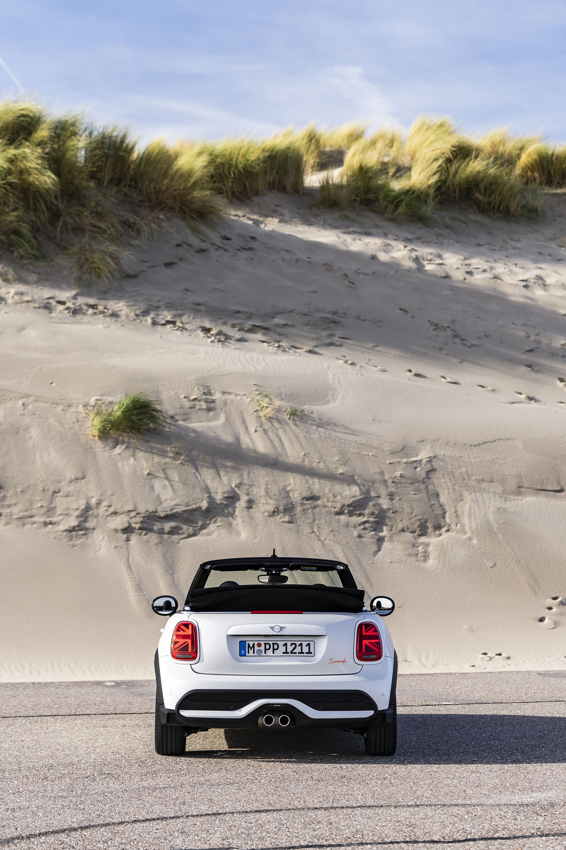 2023 Mini Cooper S Convertible Seaside Edition (Color: Nanuq White) Rear Wallpapers #111 of 133