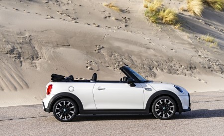 2023 Mini Cooper S Convertible Seaside Edition (Color: Nanuq White) Side Wallpapers 450x275 (112)