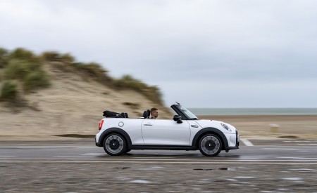 2023 Mini Cooper S Convertible Seaside Edition (Color: Nanuq White) Side Wallpapers 450x275 (99)