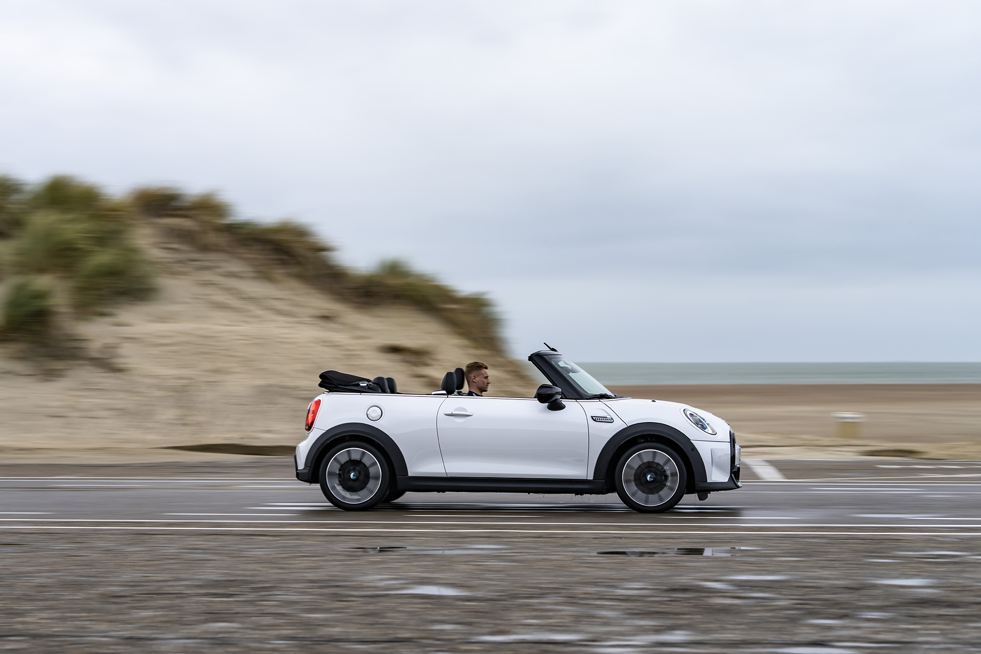 2023 Mini Cooper S Convertible Seaside Edition (Color: Nanuq White) Side Wallpapers #99 of 133