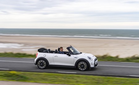 2023 Mini Cooper S Convertible Seaside Edition (Color: Nanuq White) Side Wallpapers 450x275 (92)