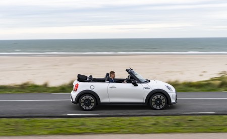 2023 Mini Cooper S Convertible Seaside Edition (Color: Nanuq White) Side Wallpapers 450x275 (93)