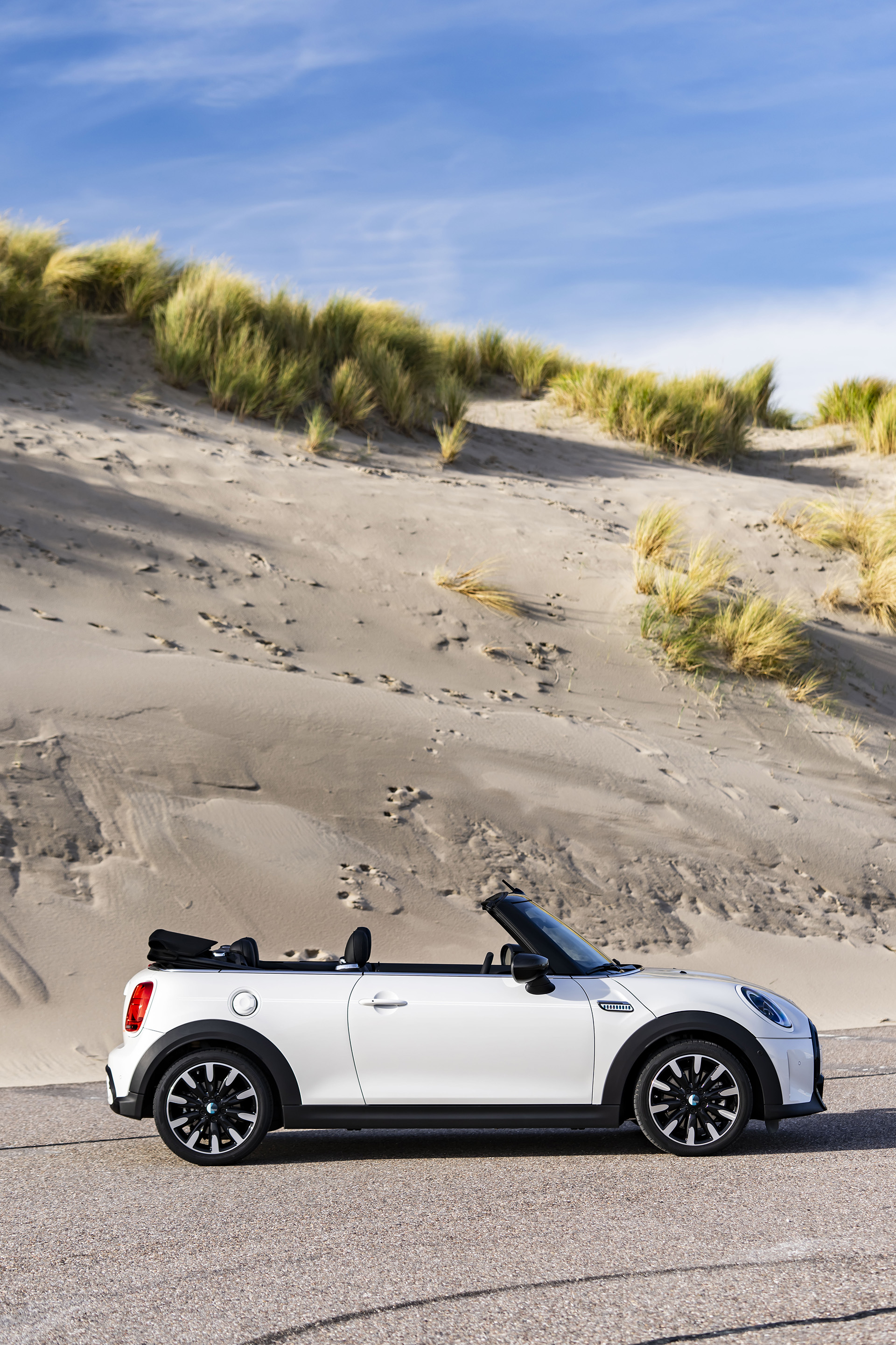 2023 Mini Cooper S Convertible Seaside Edition (Color: Nanuq White) Side Wallpapers #115 of 133