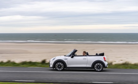 2023 Mini Cooper S Convertible Seaside Edition (Color: Nanuq White) Side Wallpapers 450x275 (95)