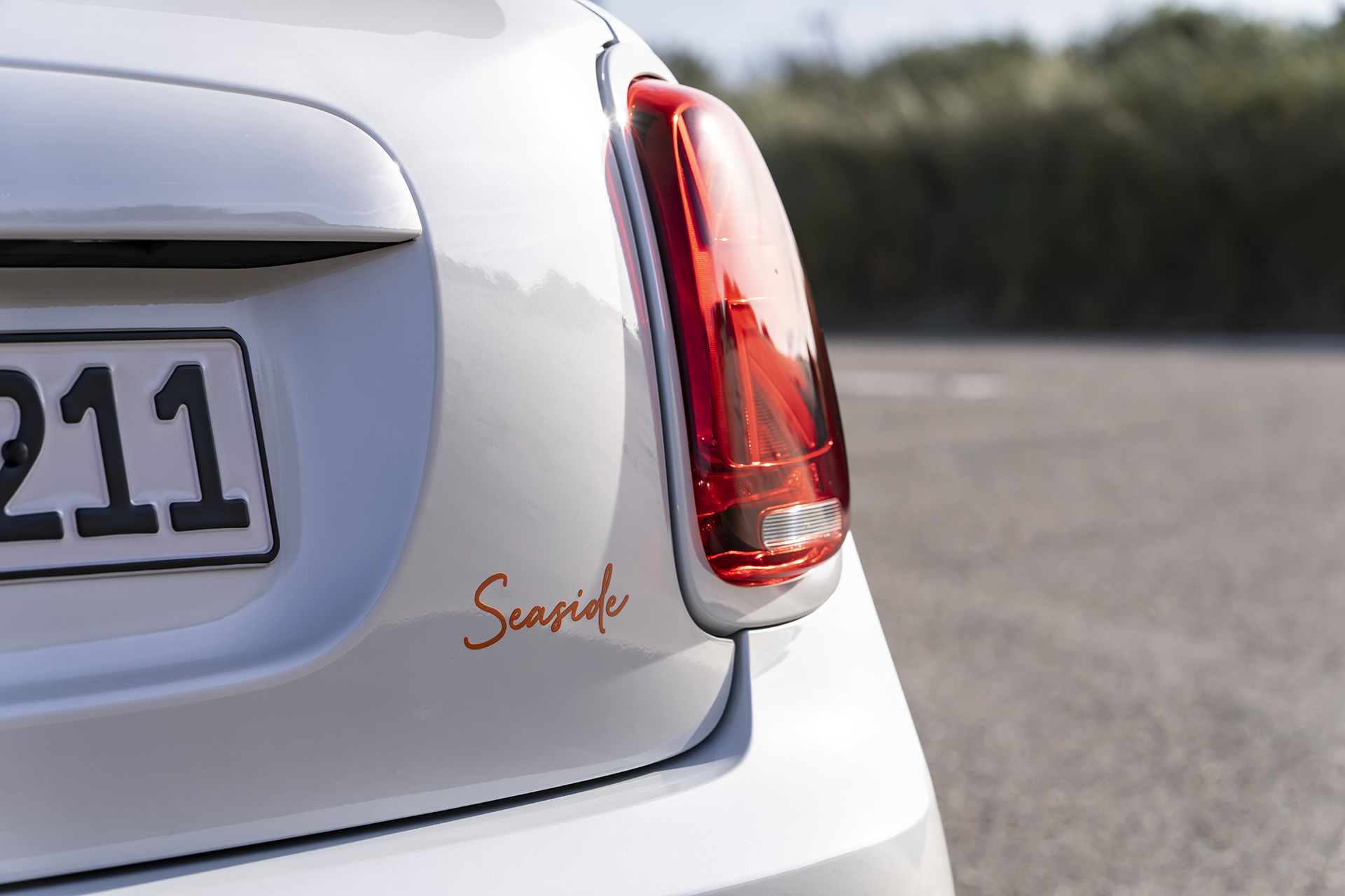 2023 Mini Cooper S Convertible Seaside Edition (Color: Nanuq White) Tail Light Wallpapers #127 of 133