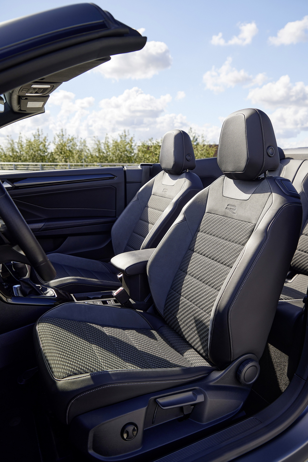 2023 Volkswagen T-Roc Cabriolet Edition Grey Interior Front Seats Wallpapers #27 of 29