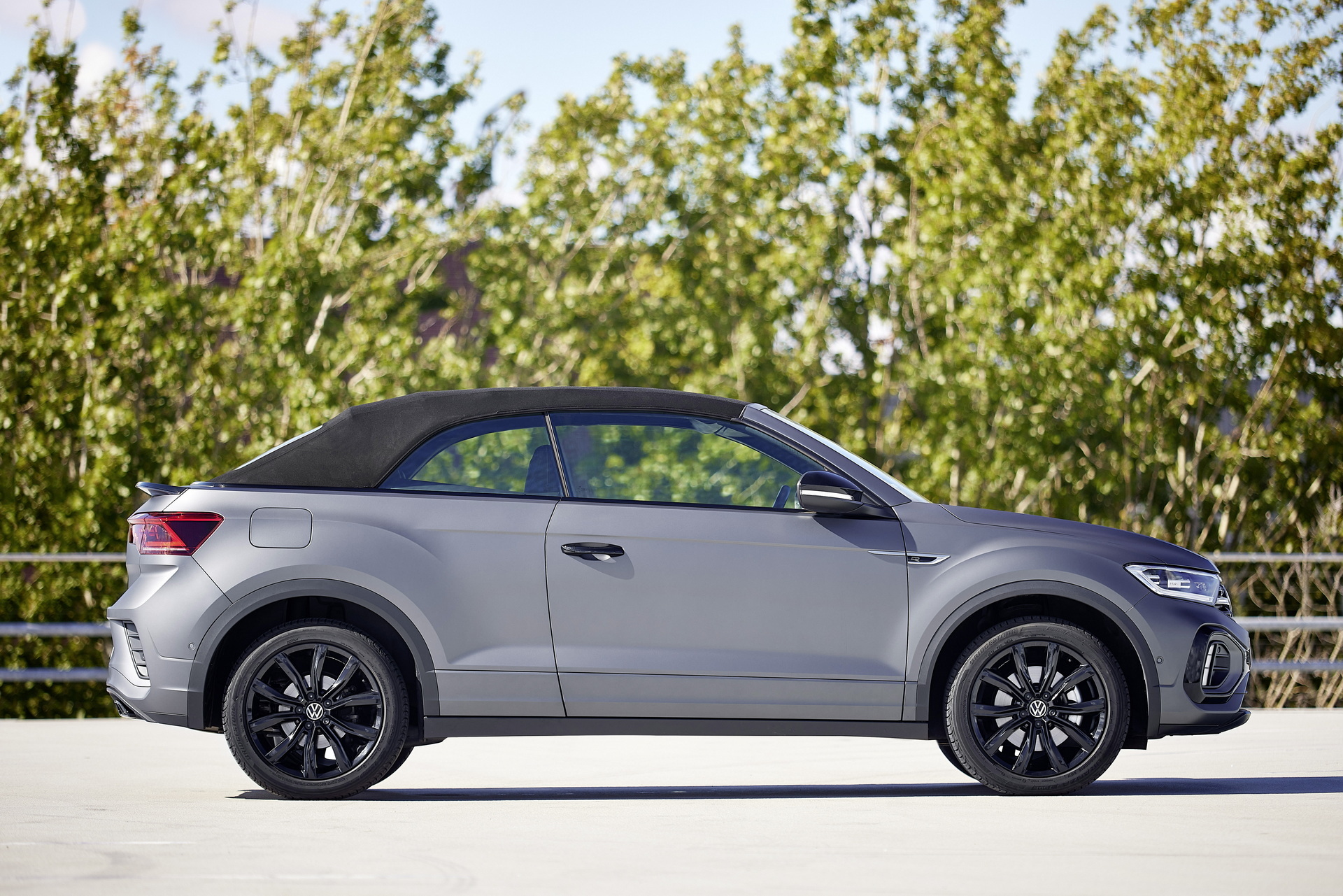 2023 Volkswagen T-Roc Cabriolet Edition Grey Side Wallpapers #13 of 29