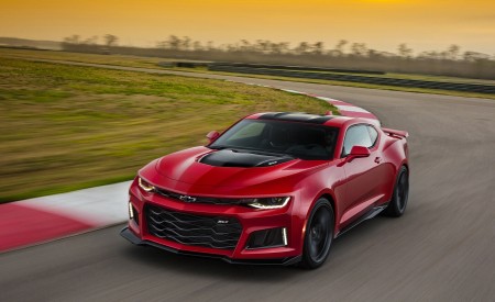 2017 Chevrolet Camaro ZL1 Front Wallpapers 450x275 (4)